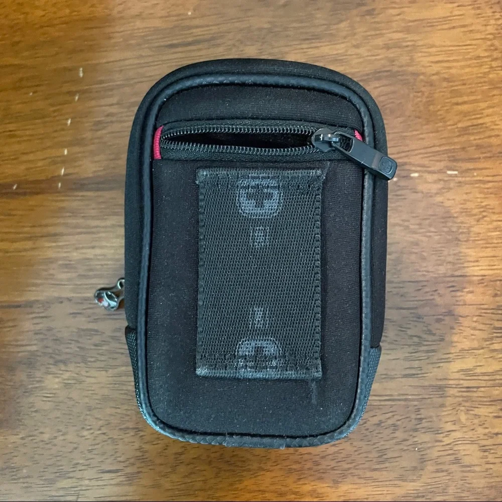 SwissGear by Wenger the Sherpa black and grey medium camera case